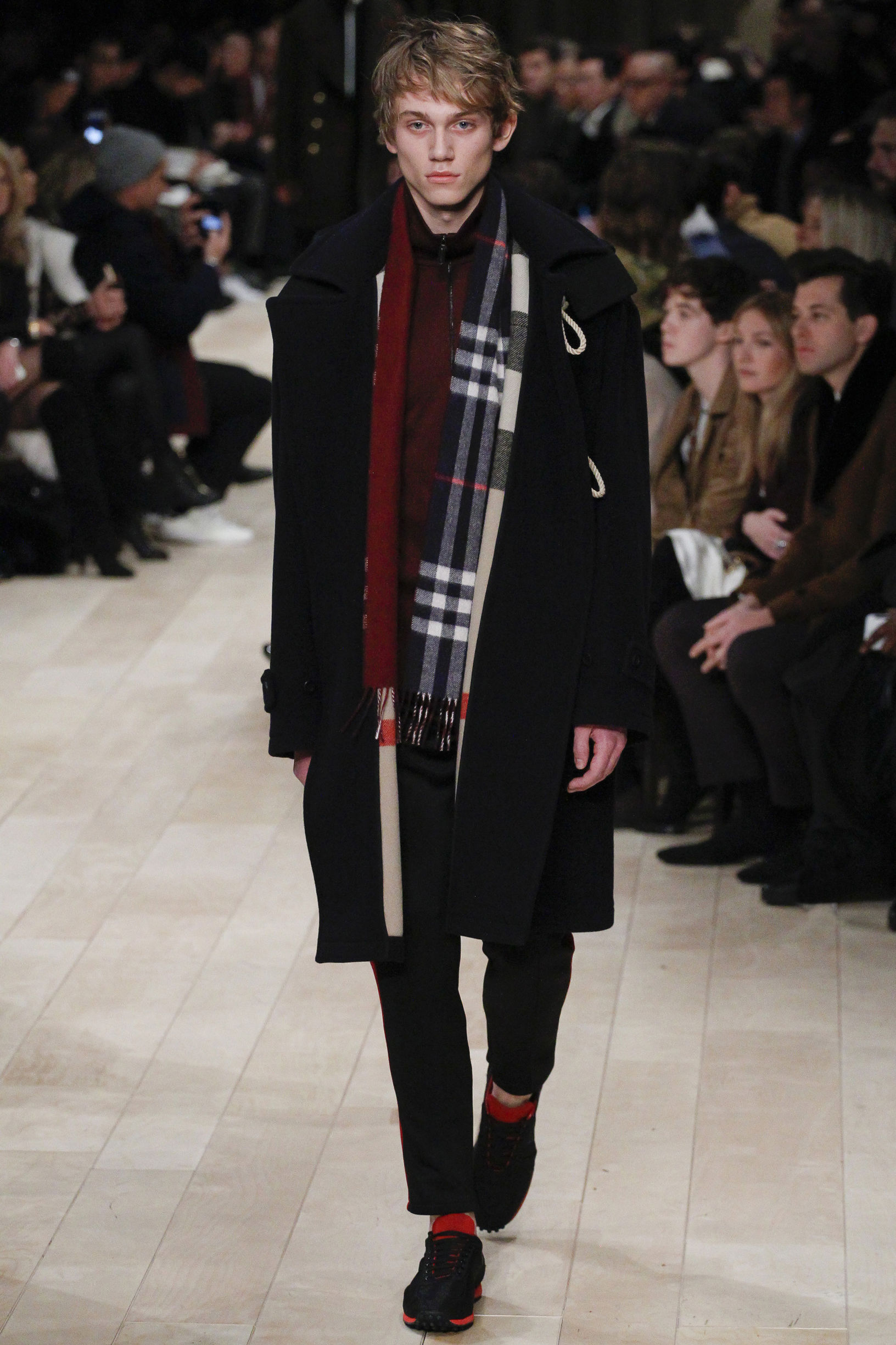 burberry男装街拍,burberry新季迷惑时尚单品男装