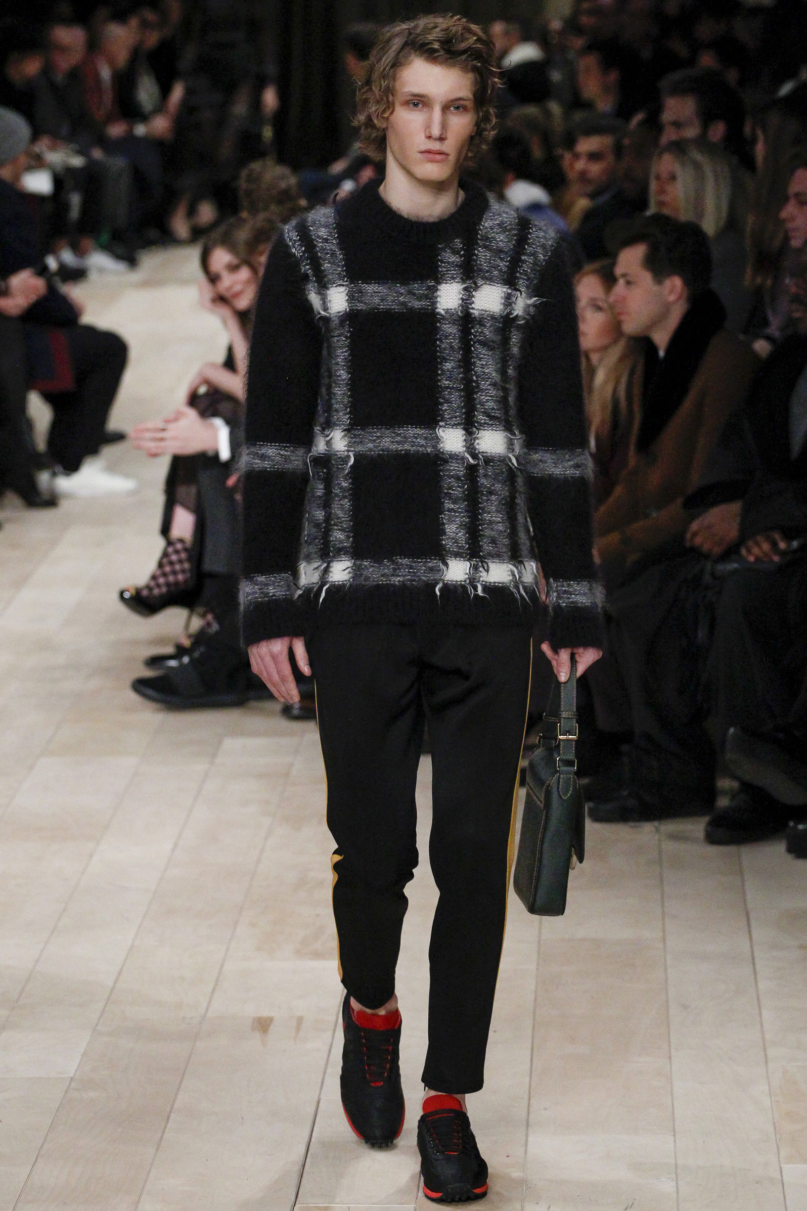 burberry男装街拍,burberry新季迷惑时尚单品男装