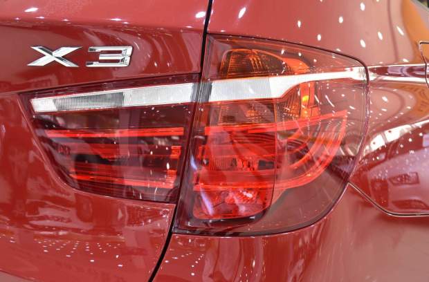 2013年宝马x3红色二手车报价,二手宝马x32015款