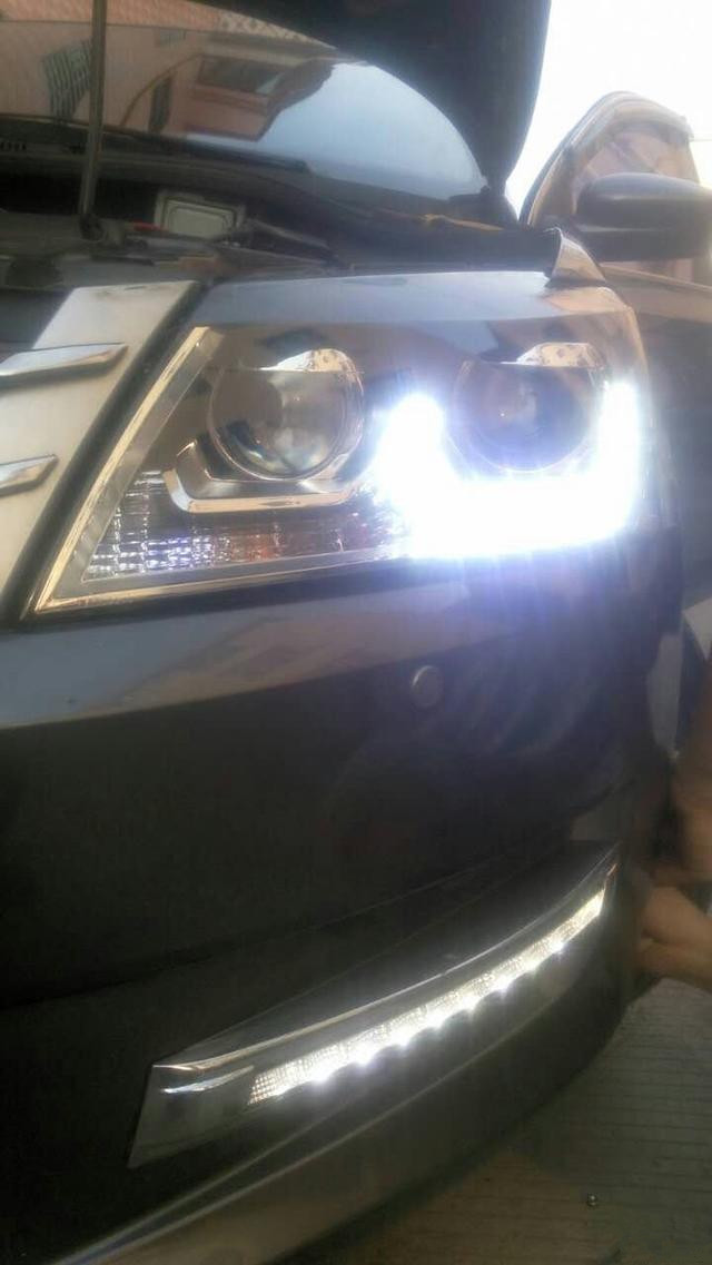 大众新桑塔纳氙气大灯,新款桑塔纳改疝气大灯