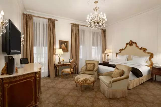 一开始我也不懂,为什么名人都爱住这些老酒店,直到...