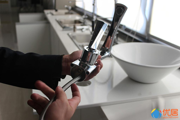 奥克斯电热水龙头安装全过程视频,预留在墙上的水管怎么安装水龙头