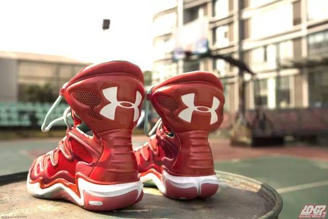 科比退役尼克尔森,科比退役比赛战靴