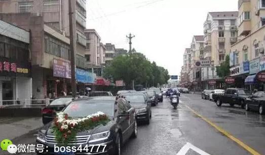 低调豪车辉腾接人,低调总裁开大众辉腾