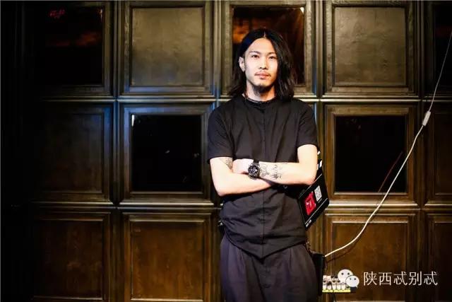 说出你们在酒吧被撩的经历?我面膜笑裂了!丨谁是忒色街拍NO.