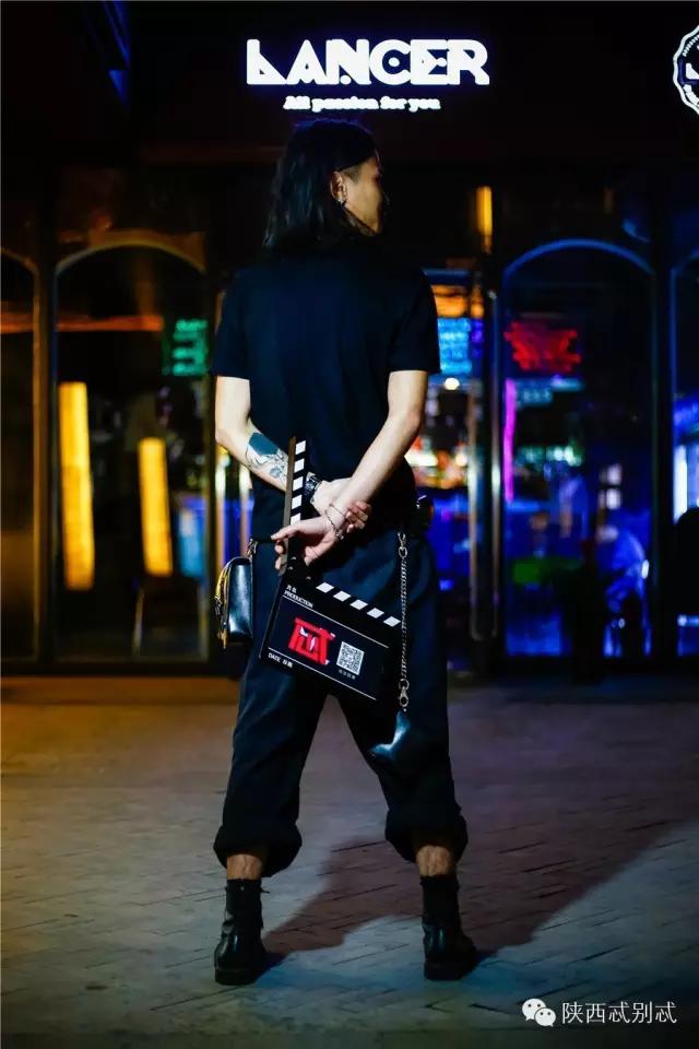 说出你们在酒吧被撩的经历?我面膜笑裂了!丨谁是忒色街拍NO.