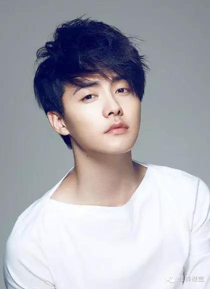 不用整形也可以轻松拥有M字唇啦！