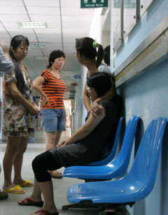 7岁女孩突然流了一点血,五岁女孩突然出血