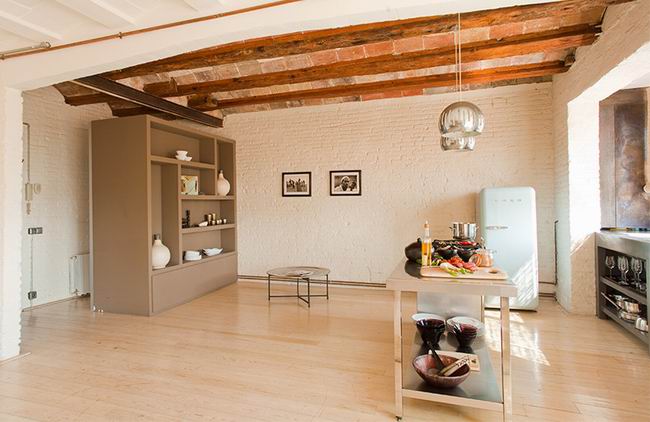 家里的冰箱关不上怎么回事,家里门总关不上