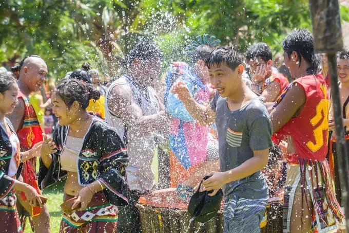 北方人第一次来三亚吃海鲜,一个人在三亚吃海鲜自助