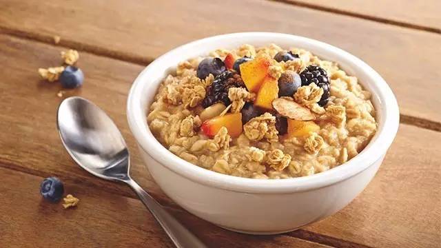 减肥期间怎么挑选10种燕麦,四月减肥高效食谱一日三餐