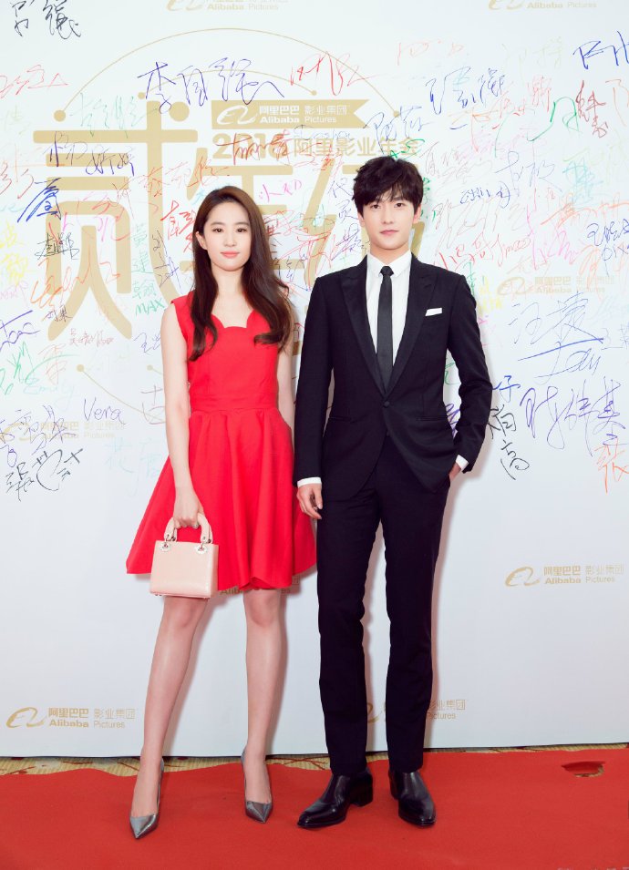 迪奥穿着,迪奥这样的时尚你看懂了吗