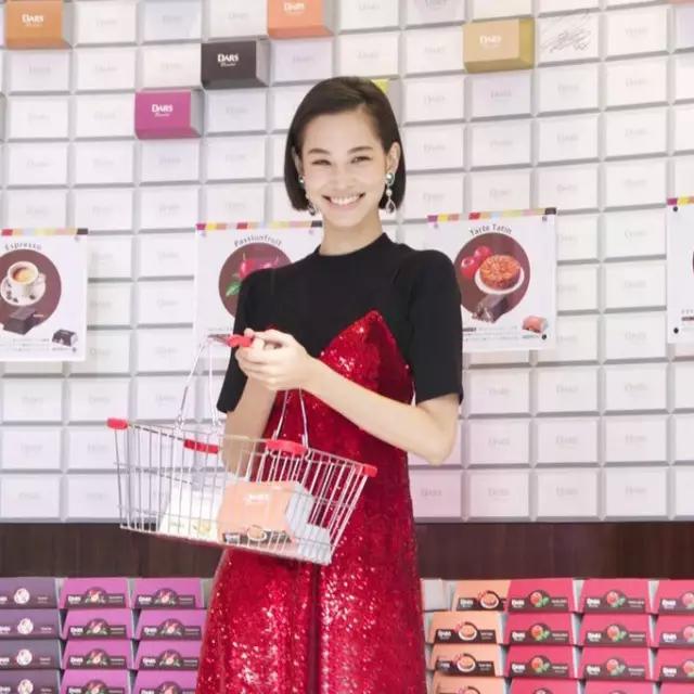 外国人穿的吊带裙,全世界都在穿的衣服