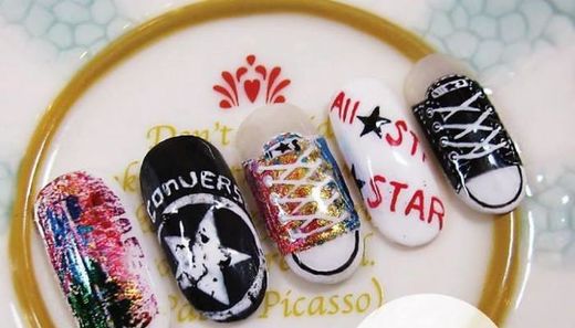 当女人味十足的指彩遇上了男孩风十足的运动品牌会怎么样?