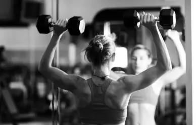 健身｜如何选择哑铃重量？如何选择哑铃锻炼次数？