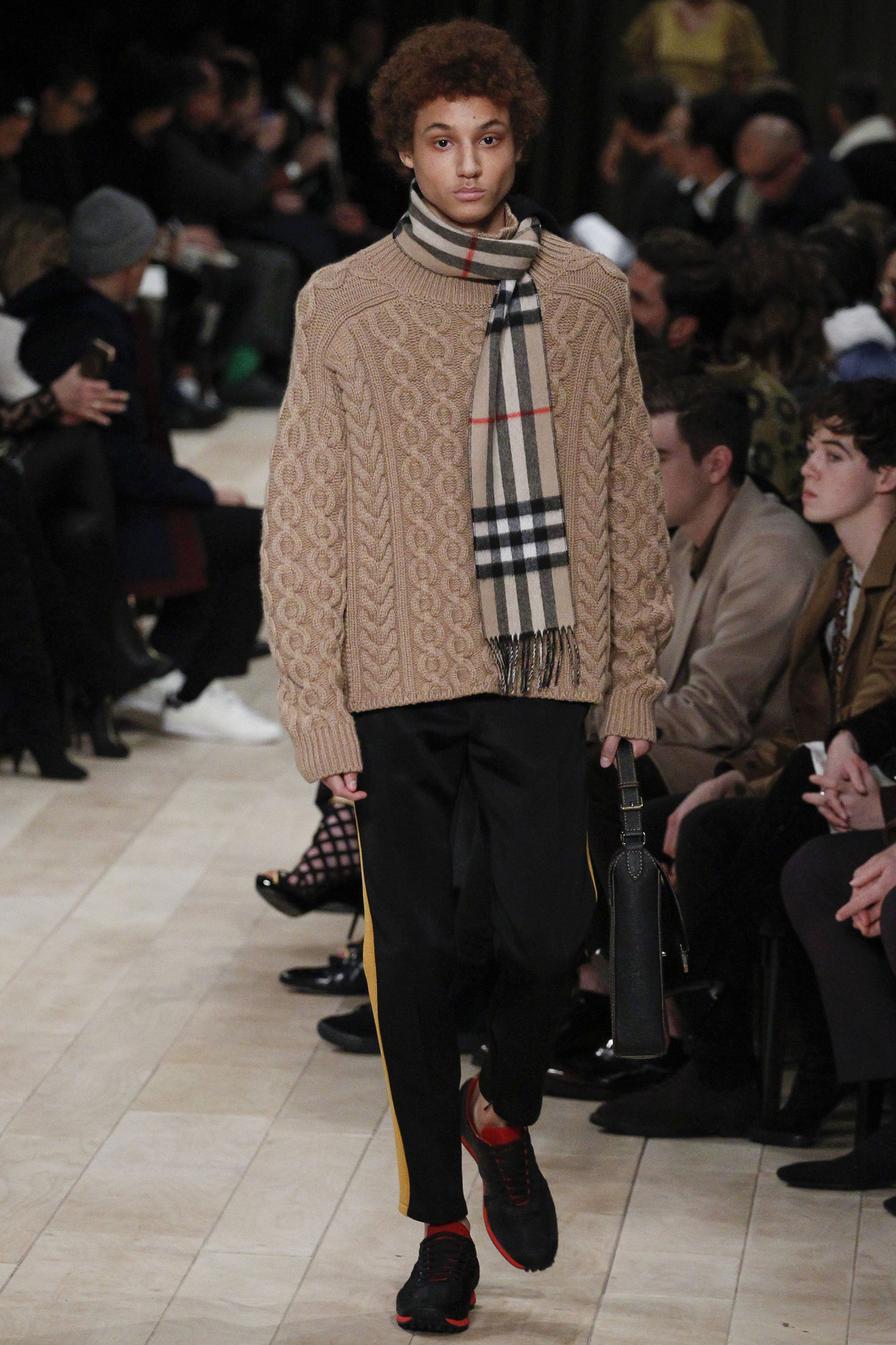 burberry男装街拍,burberry新季迷惑时尚单品男装