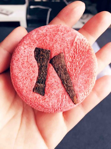 产后大把掉头发是什么原因引起的,产后头发剪短可以缓解掉头发吗