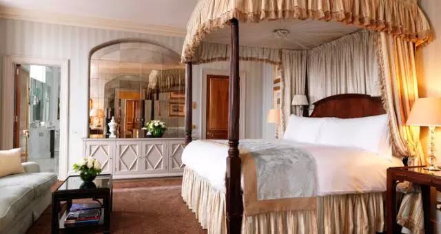 一开始我也不懂,为什么名人都爱住这些老酒店,直到...