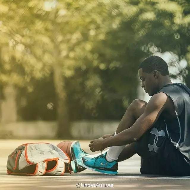 科比退役尼克尔森,科比退役比赛战靴