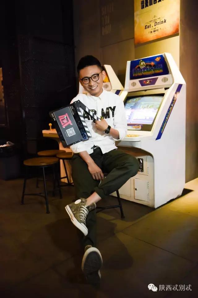 说出你们在酒吧被撩的经历?我面膜笑裂了!丨谁是忒色街拍NO.