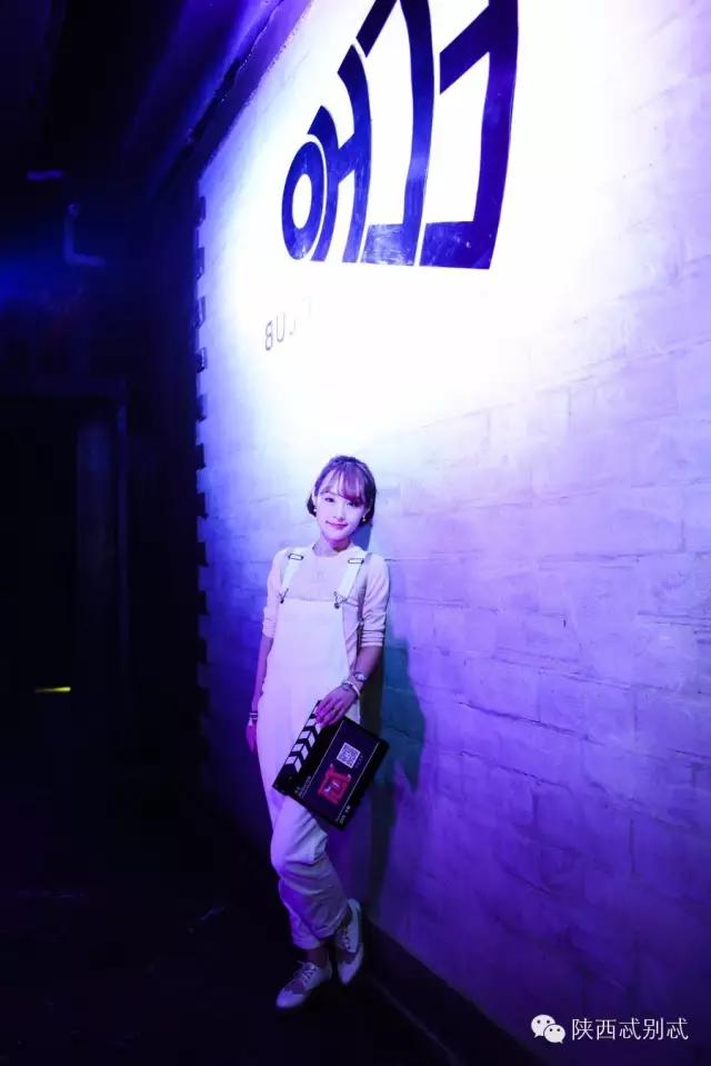 说出你们在酒吧被撩的经历?我面膜笑裂了!丨谁是忒色街拍NO.