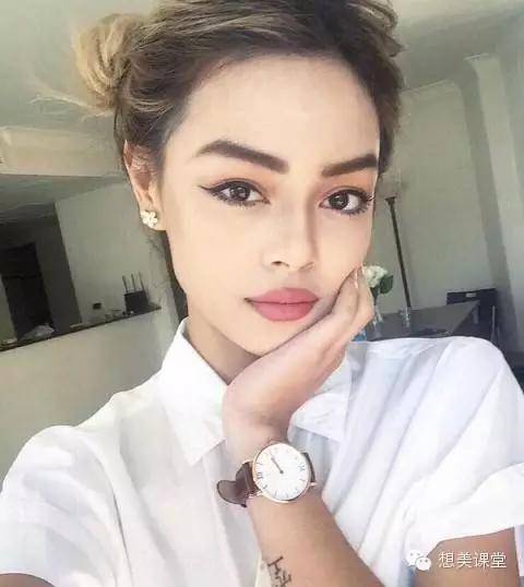 好多眼影盘怎么用,好漂亮的眼影盘不知道用哪个