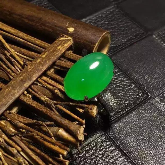 翡翠的翠性特征是显什么颜色的,翡翠翠性怎么观察