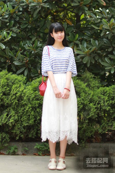 大胖妞穿黑色紧身裤搭配什么上衣,搭t恤的裤子胖mm