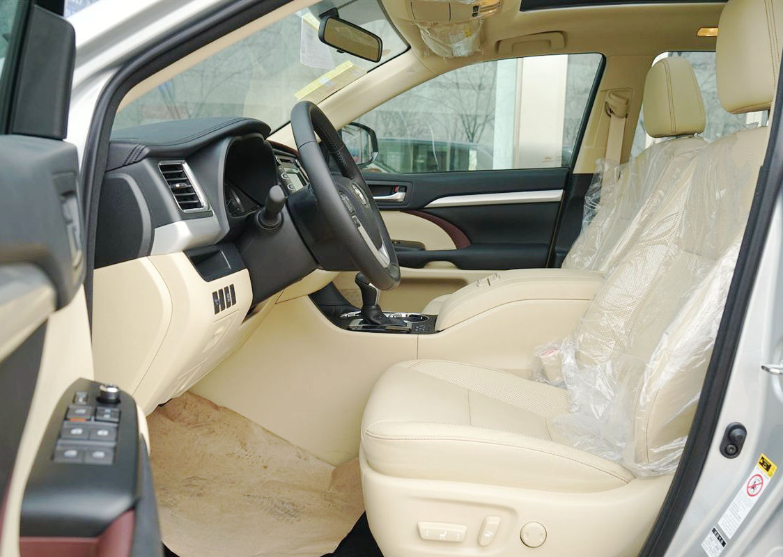 汉兰达2.0四驱尊贵落地价老款,汉兰达2015款3.5l四驱至尊版7座