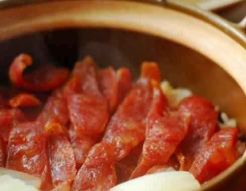 港式腊肠煲仔饭的做法,港式腊肠煲仔饭