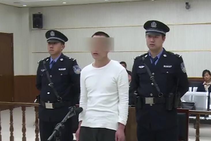 石家庄这名男子用了什么办法竟然办下52张信用卡