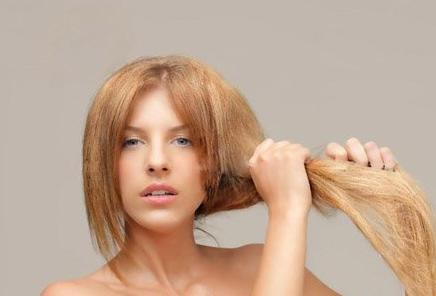 头发一点都不蓬松怎么办,头发像稻草一样毛躁怎么恢复