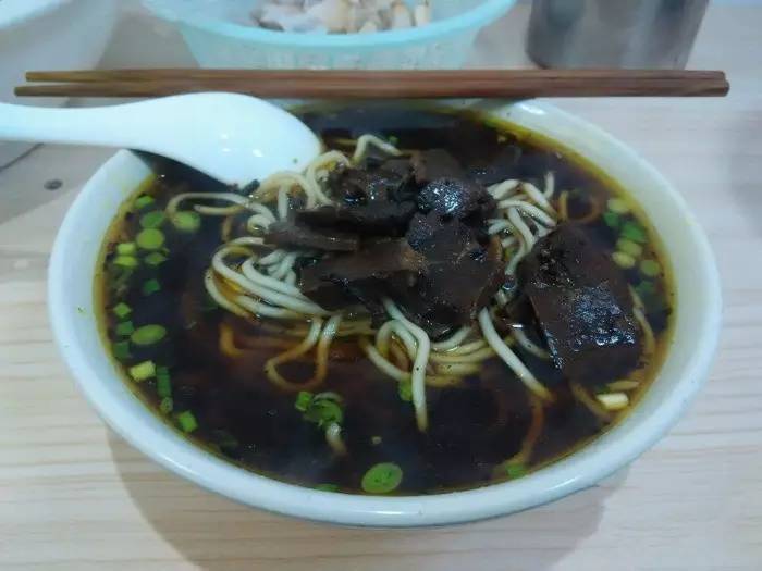 南京明瓦廊牛肉锅贴,南京明瓦廊小吃街推荐