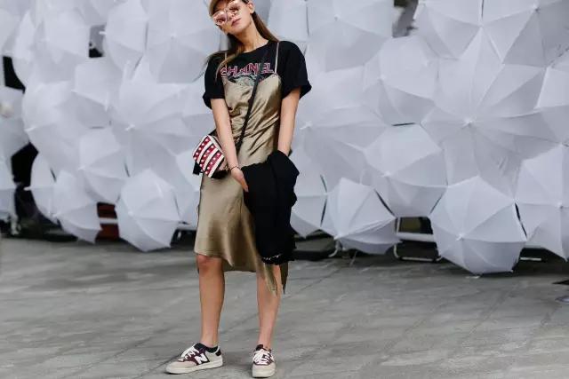 外国人穿的吊带裙,全世界都在穿的衣服