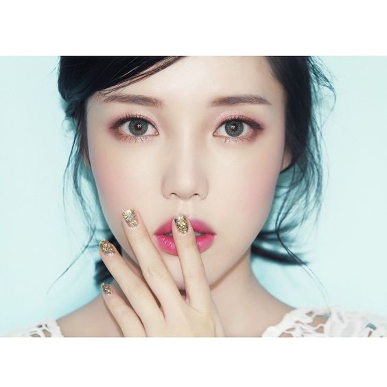 平价眼影盘9.9元三个,韩国品牌眼影盘