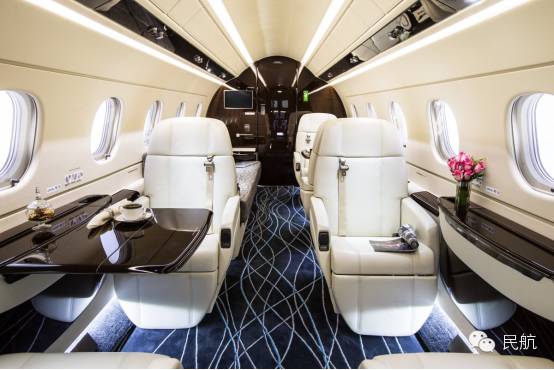 成龙谈私人飞机,成龙的三架飞机型号