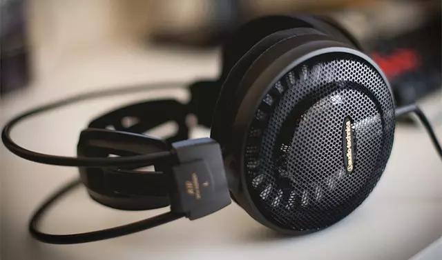 1到2千耳机,从1到100的音频