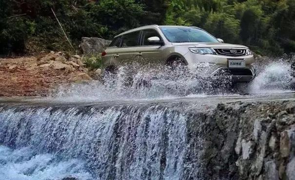 吉利博越试驾16年1.8t中控台,吉利博越试驾车一万公里可以买吗