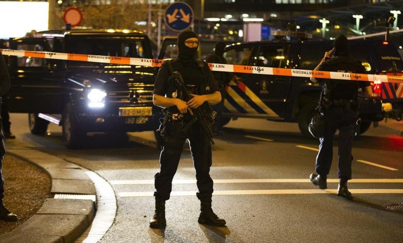 他一个冒充“恐怖分子”的玩笑，却让荷兰的机场关闭了4个小时