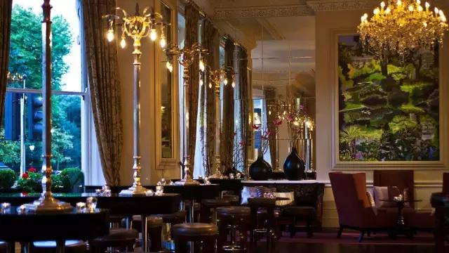 一开始我也不懂,为什么名人都爱住这些老酒店,直到...