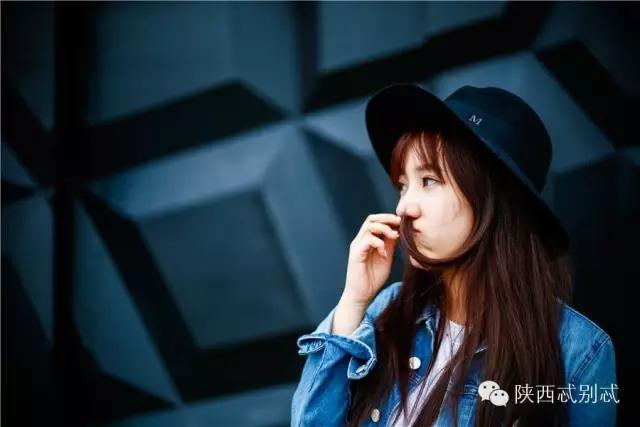 说出你们在酒吧被撩的经历?我面膜笑裂了!丨谁是忒色街拍NO.