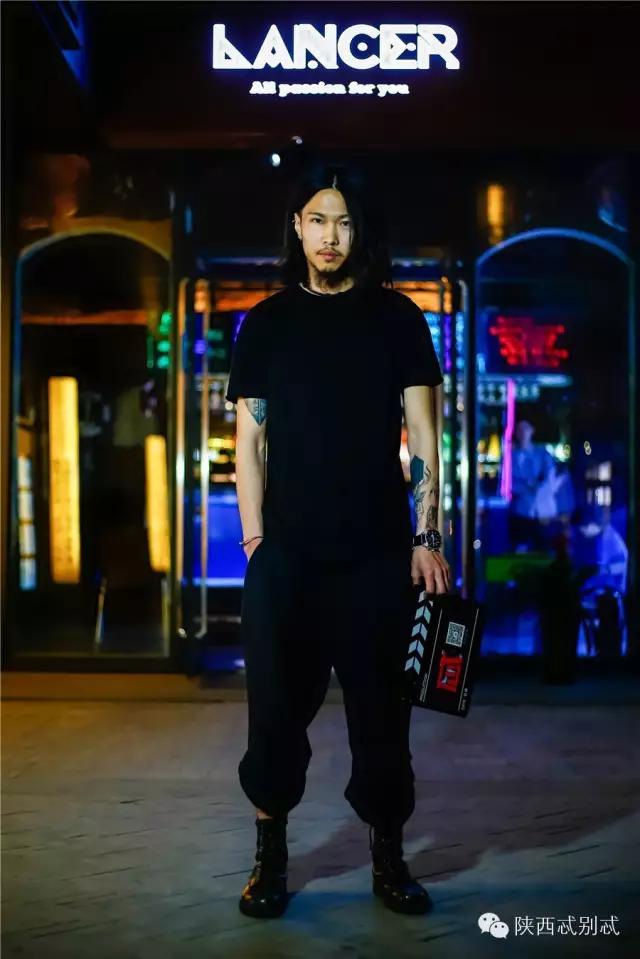 说出你们在酒吧被撩的经历?我面膜笑裂了!丨谁是忒色街拍NO.