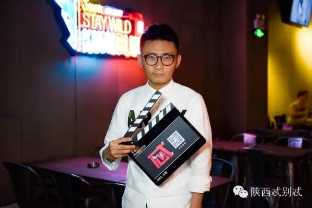 说出你们在酒吧被撩的经历?我面膜笑裂了!丨谁是忒色街拍NO.