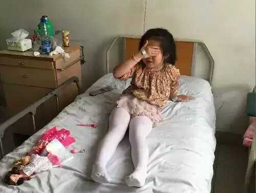 7岁女孩突然流了一点血,五岁女孩突然出血