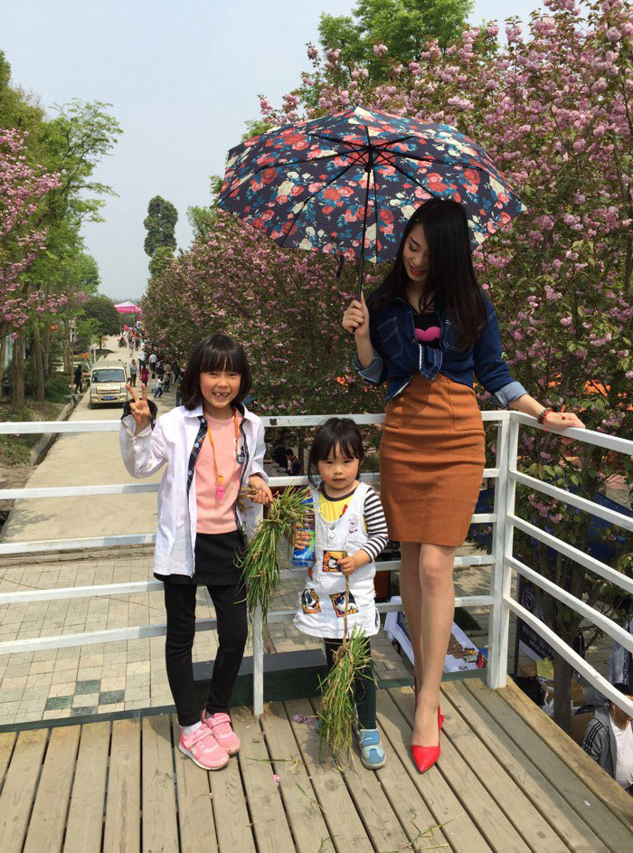 卡罗拉美女提车,卡罗拉对比福睿斯