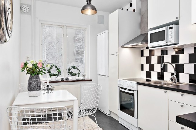 家里的冰箱关不上怎么回事,家里门总关不上