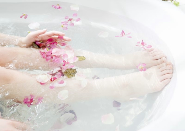 天天洗澡就干净了？熟不知其伤害女性皮肤或致病