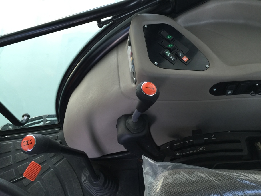 全新的纽荷兰180马力拖拉机,凯斯140拖拉机