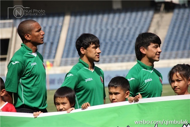 在亚冠上演一球成名是*疆新**足球骄傲，如今在中甲出场时间不能保证