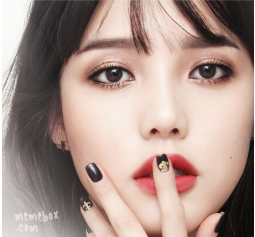 平价眼影盘9.9元三个,韩国品牌眼影盘